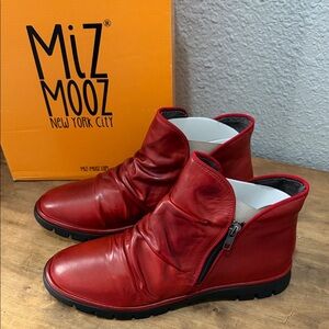 Miz Mooz Red Ruched Leather Side-Zip Ankle Boots size 40 (9- 9.5) NEW